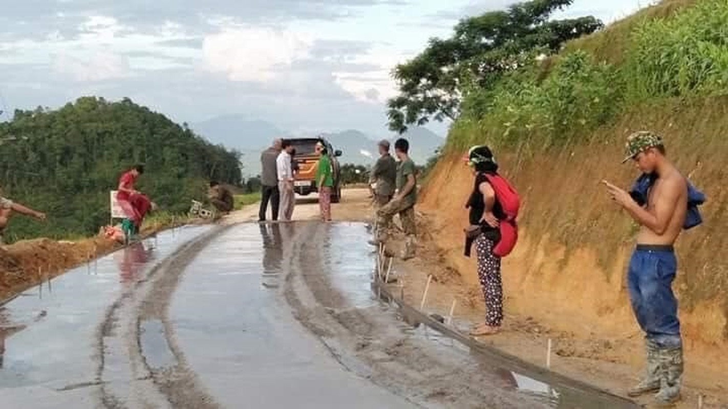 Đường bê tông mới đổ bị phá hoại, biểu cảm người thợ gây bão - Hình 12 Duong be tong moi do bi pha hoai, bieu cam nguoi tho gay bao-Hinh-12