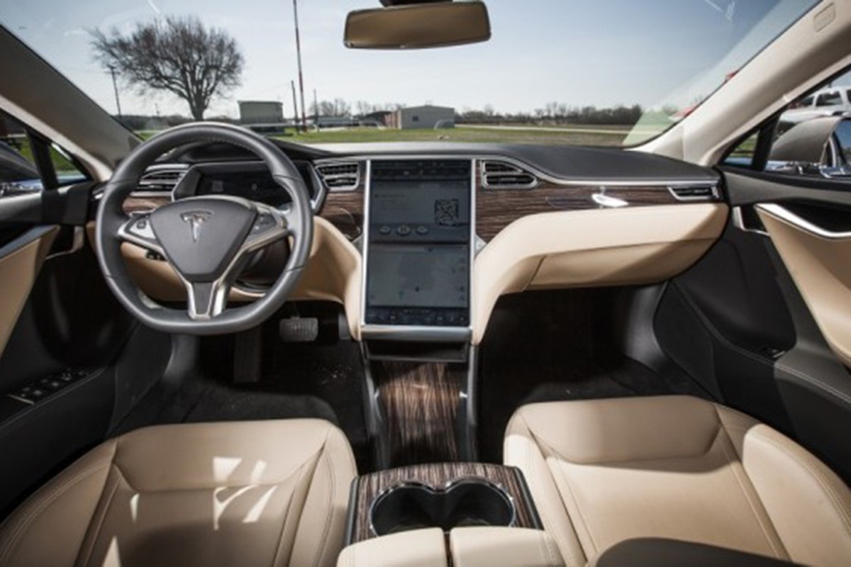 CEO Elon Musk he lo xe ban tai chay dien cua Tesla-Hinh-6