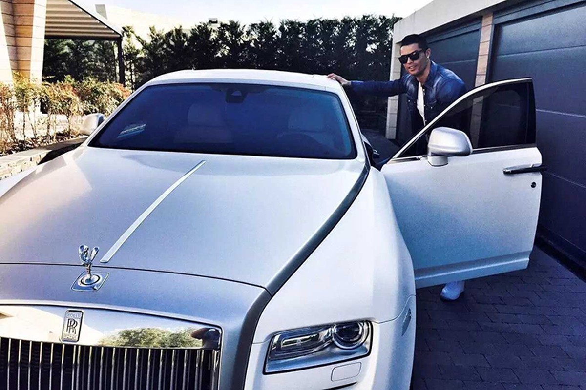 Cristiano Ronaldo khoe SUV sieu sang Rolls-Royce Cullinan moi-Hinh-2