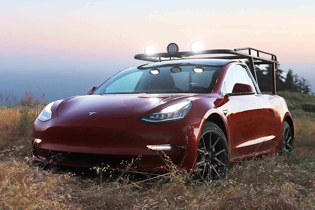 Tesla Model 3 dau tien do xe ban tai tu mot co gai