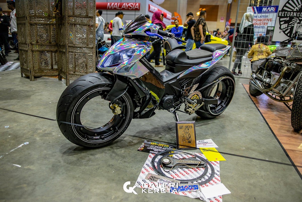 Xe máy côn tay độ không vành siêu độc tại Malaysia