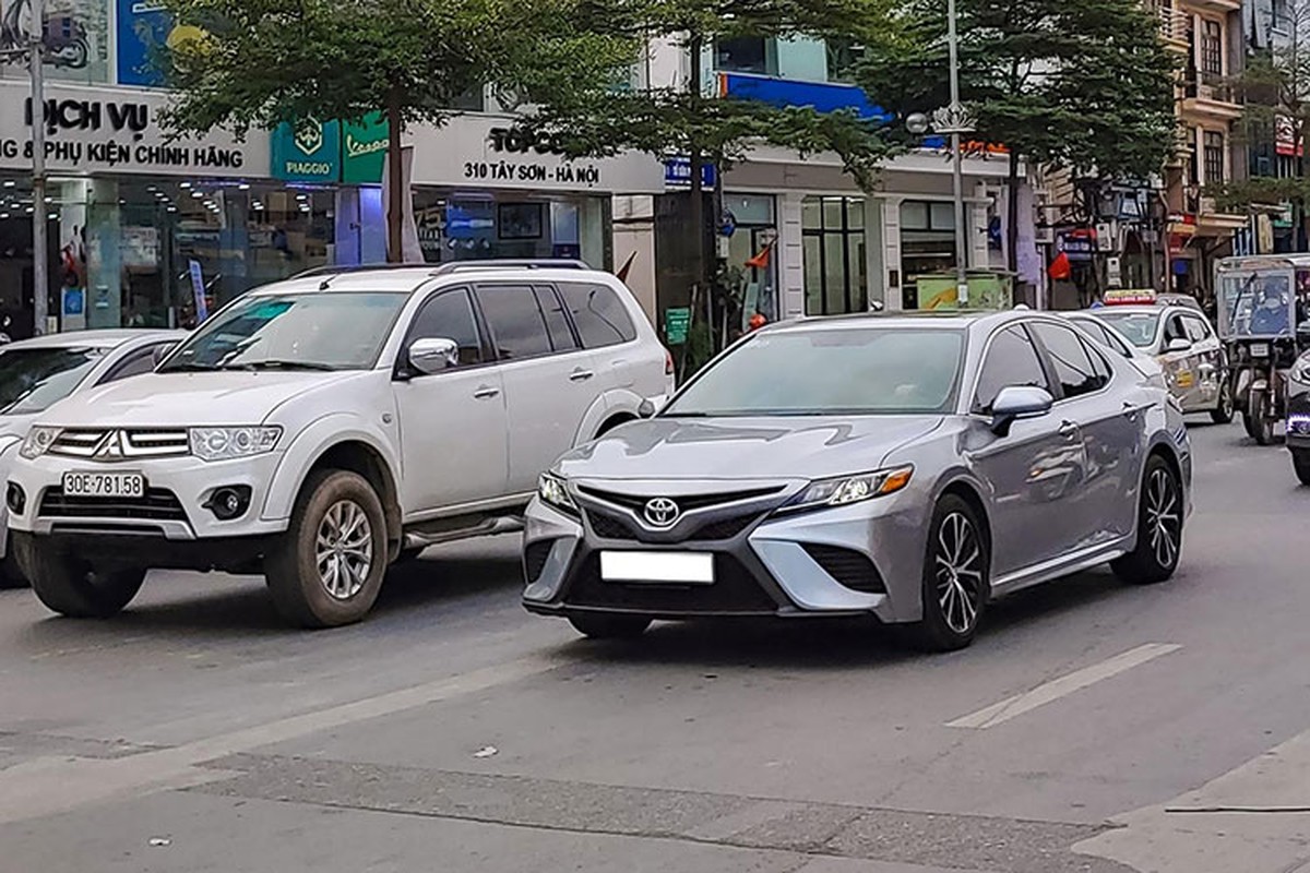 Toyota Camry SE 2021 nhap My dau tien lan banh tai Viet Nam-Hinh-3