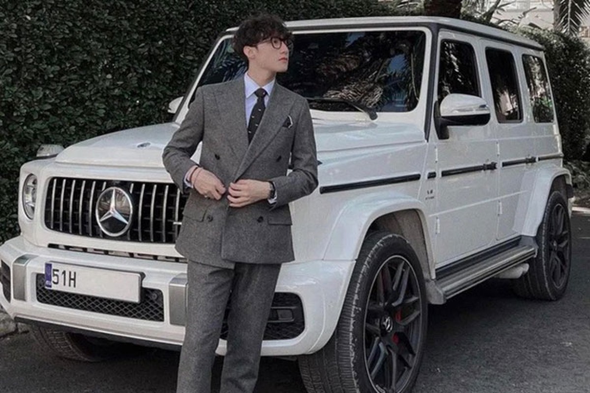After the Mercedes-AMG G63, the Son Tung M-TP is similar to the Patek Philippe Nautilus 6.6 ty-Hinh-6