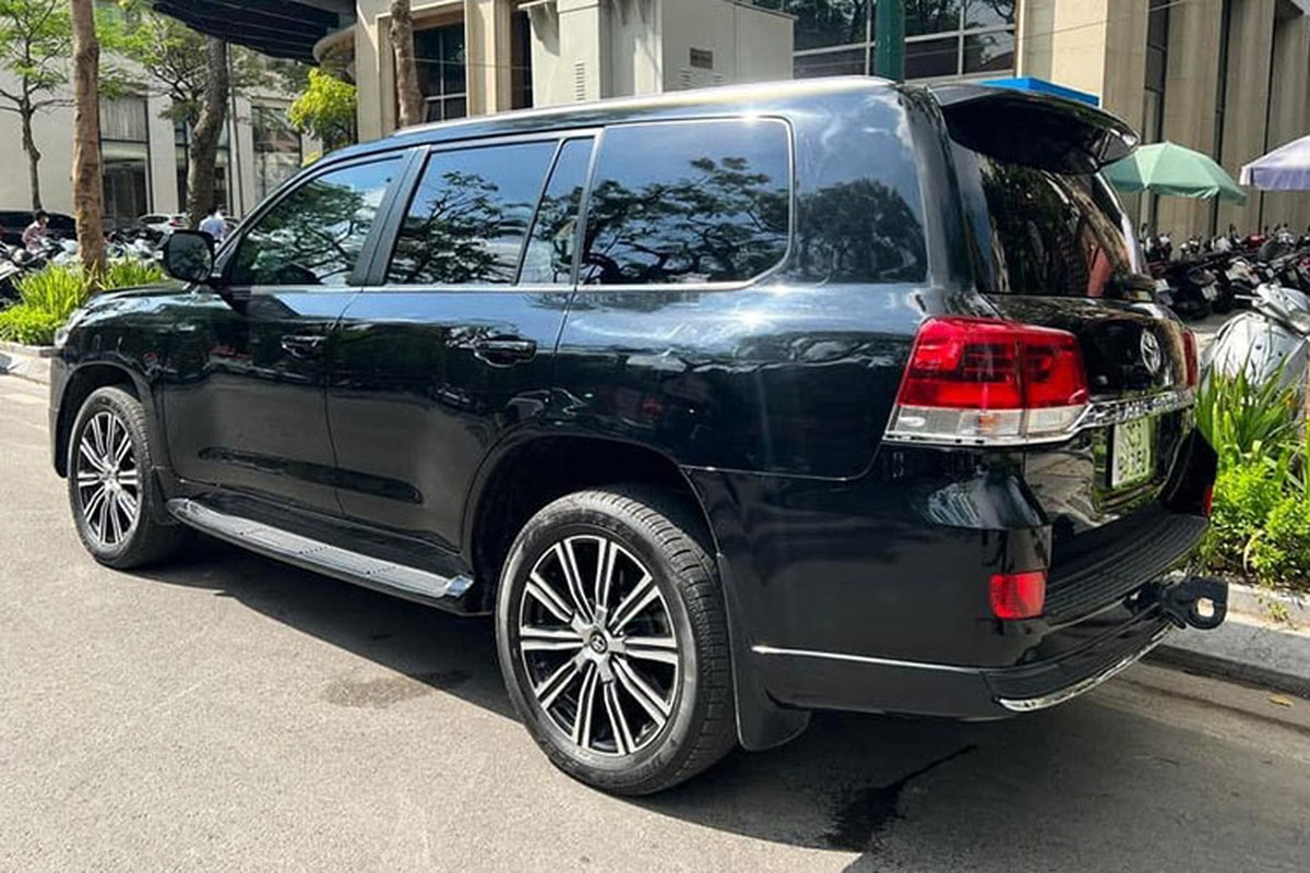 Cận cảnh Toyota Land Cruiser 2021 cũ hơn 5 tỷ đồng ở Hà Nội - Hình 2 Can canh Toyota Land Cruiser 2021 cu hon 5 ty dong o Ha Noi-Hinh-2