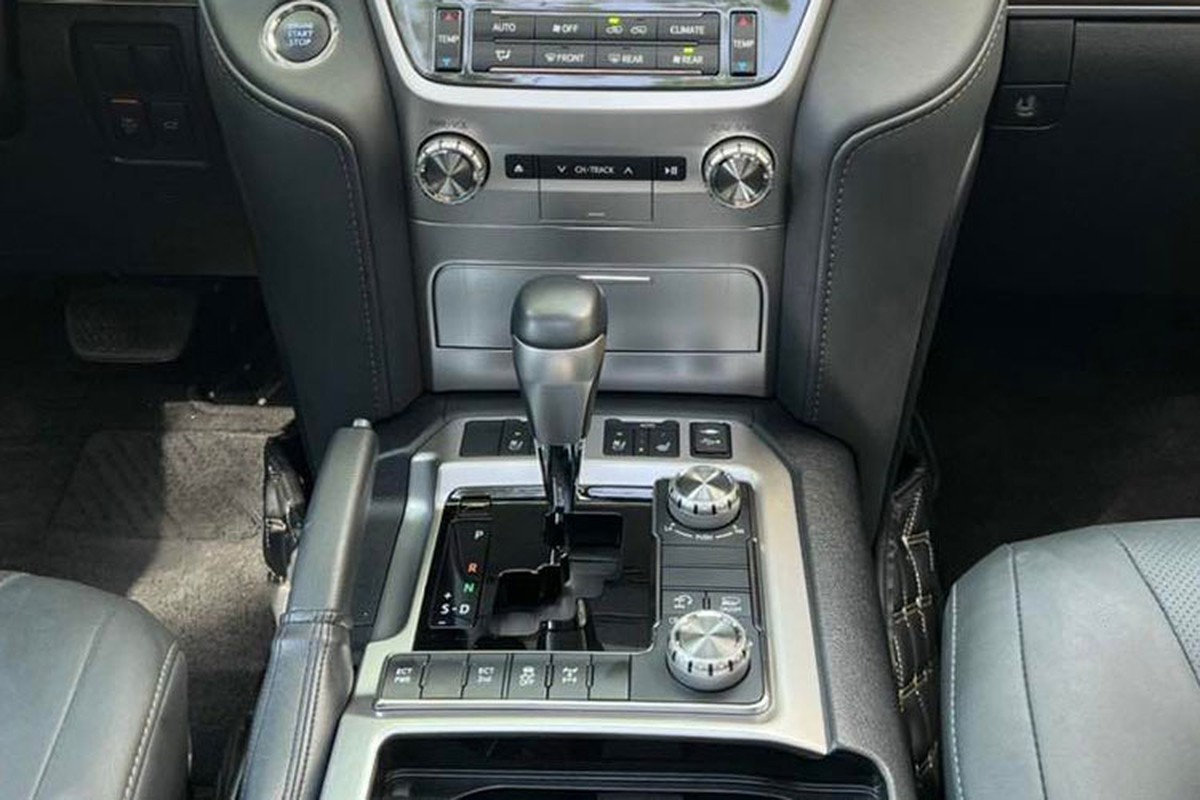 Cận cảnh Toyota Land Cruiser 2021 cũ hơn 5 tỷ đồng ở Hà Nội - Hình 8 Can canh Toyota Land Cruiser 2021 cu hon 5 ty dong o Ha Noi-Hinh-8