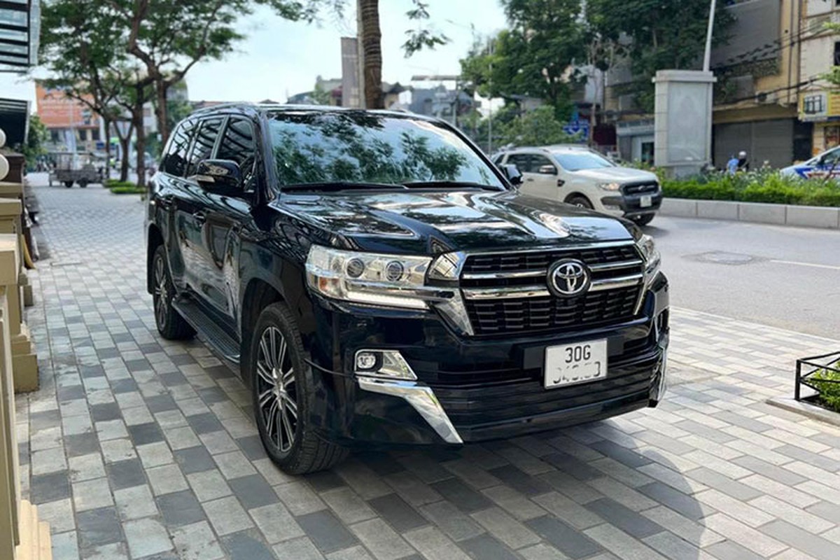 Cận cảnh Toyota Land Cruiser 2021 cũ hơn 5 tỷ đồng ở Hà Nội Can canh Toyota Land Cruiser 2021 cu hon 5 ty dong o Ha Noi