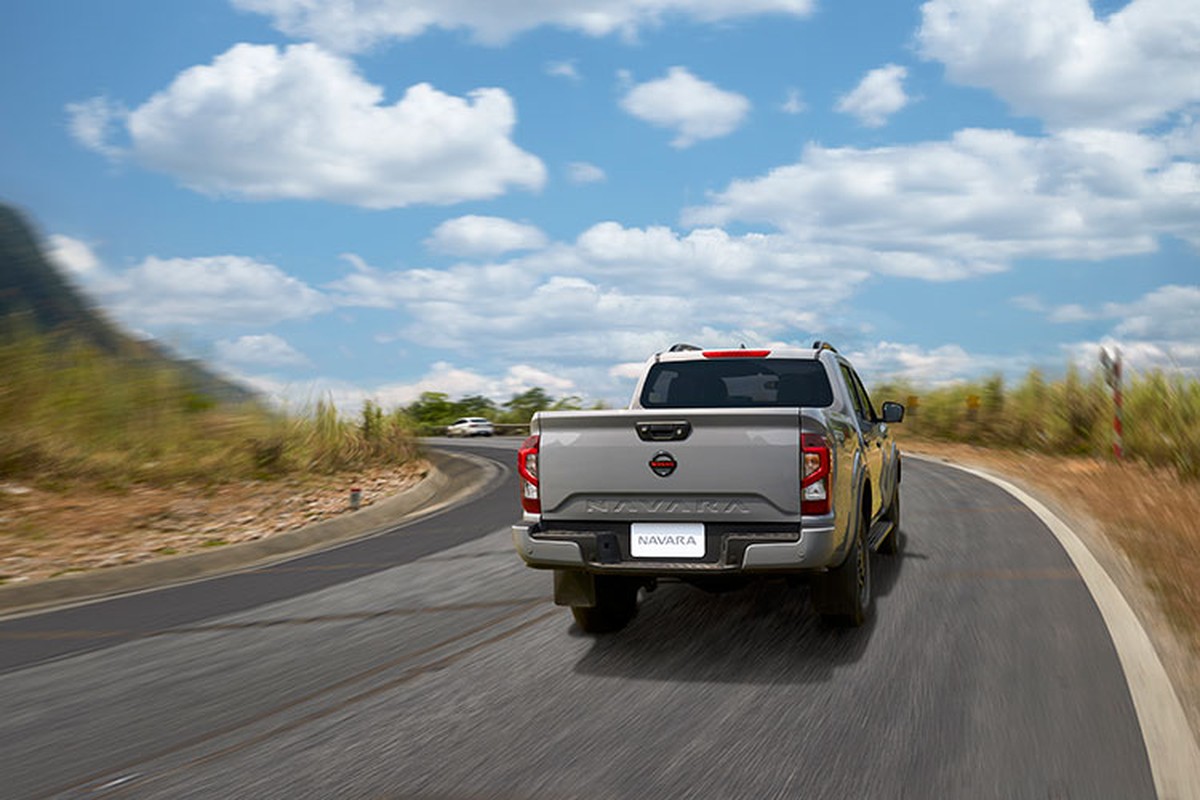 Nissan Navara 2022 chuẩn khí thải Euro 5 từ 945 triệu tại Việt Nam - Hình 8 Nissan Navara 2022 chuan khi thai Euro 5 tu 945 trieu tai Viet Nam-Hinh-8