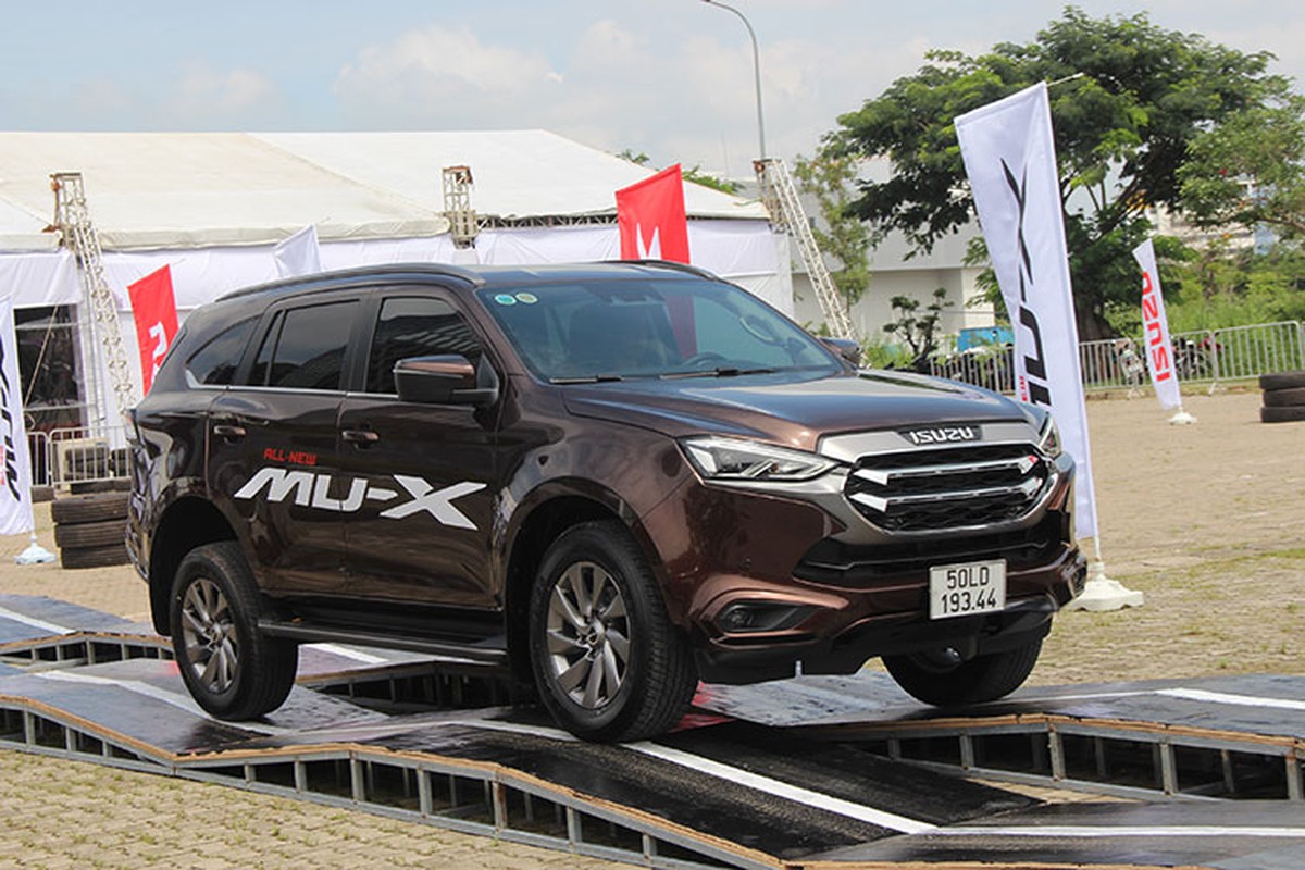 Vừa ra mắt Việt Nam, Isuzu mu-X 2022 "đại hạ giá" tới 55 triệu đồng Vua ra mat Viet Nam, Isuzu mu-X 2022