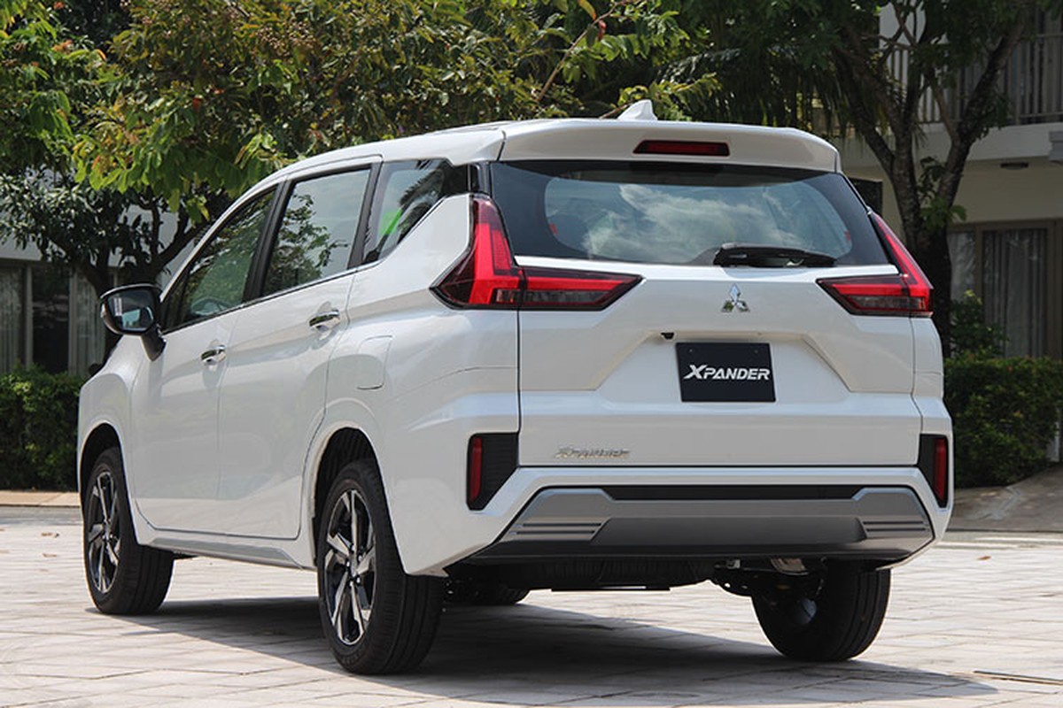 Mitsubishi Xpander bán gần 3000 xe tại Việt Nam, "đá bay" Toyota Veloz - Hình 2 Mitsubishi Xpander ban gan 3000 xe tai Viet Nam,