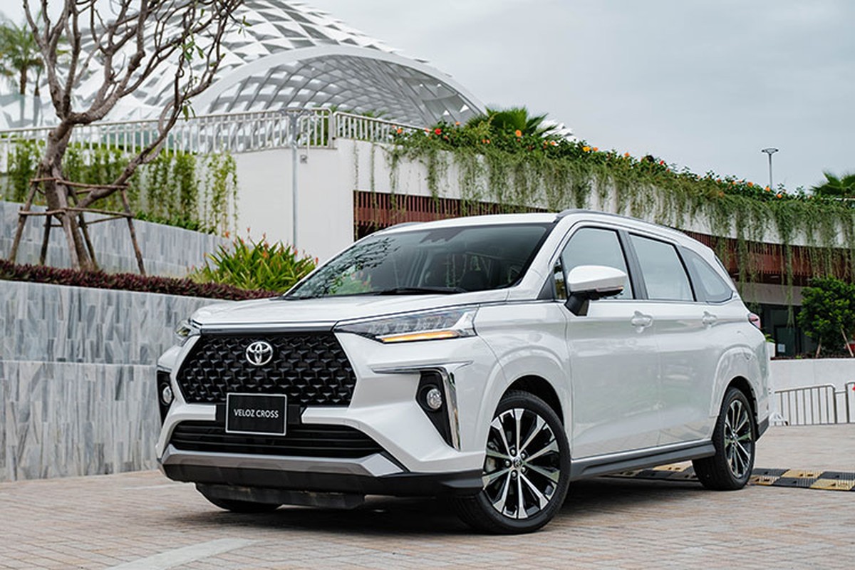 Mitsubishi Xpander bán gần 3000 xe tại Việt Nam, "đá bay" Toyota Veloz - Hình 3 Mitsubishi Xpander ban gan 3000 xe tai Viet Nam,