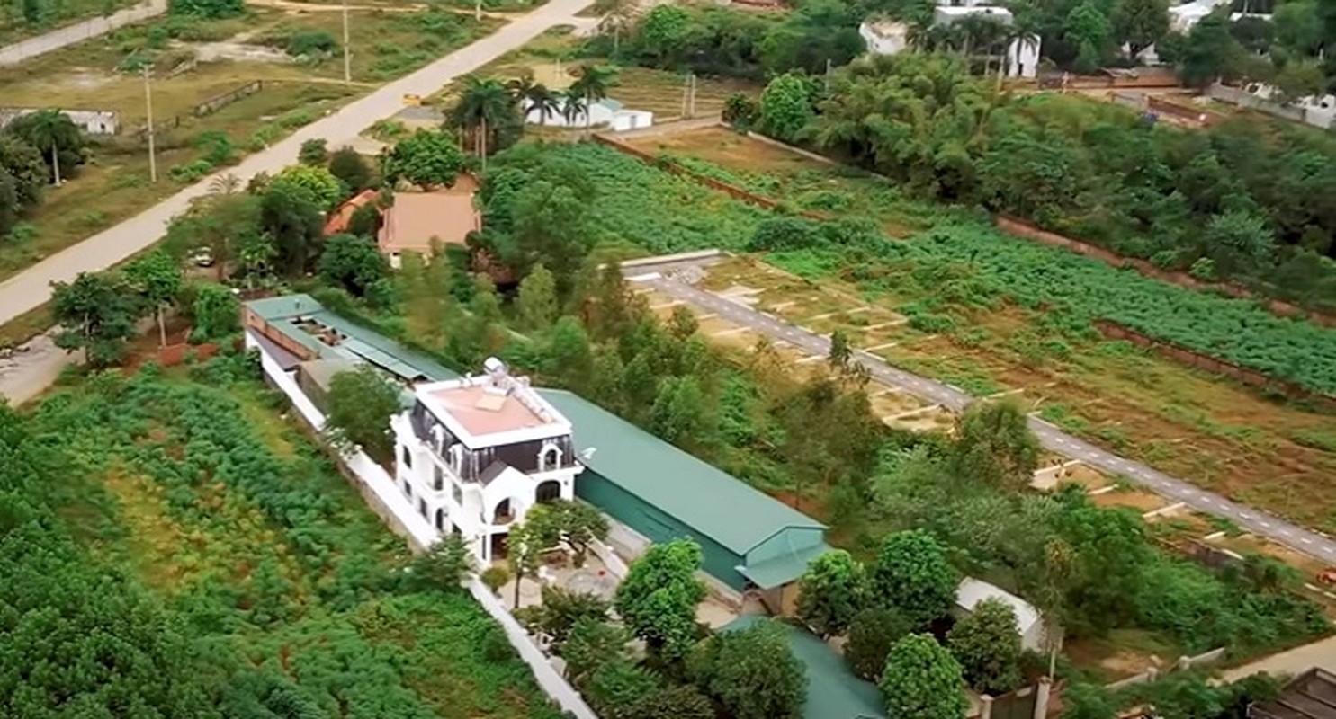 Choáng ngợp biệt thự mới hoành tráng của nghệ sĩ Quang Tèo - Hình 9 Choang ngop biet thu moi hoanh trang cua nghe si Quang Teo-Hinh-9