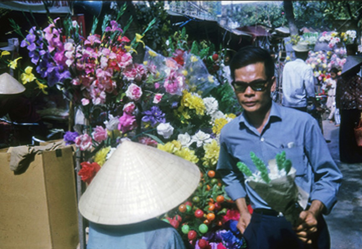 Anh cuc doc ve cho Tet Nha Trang nam 1964 - 1965-Hinh-2