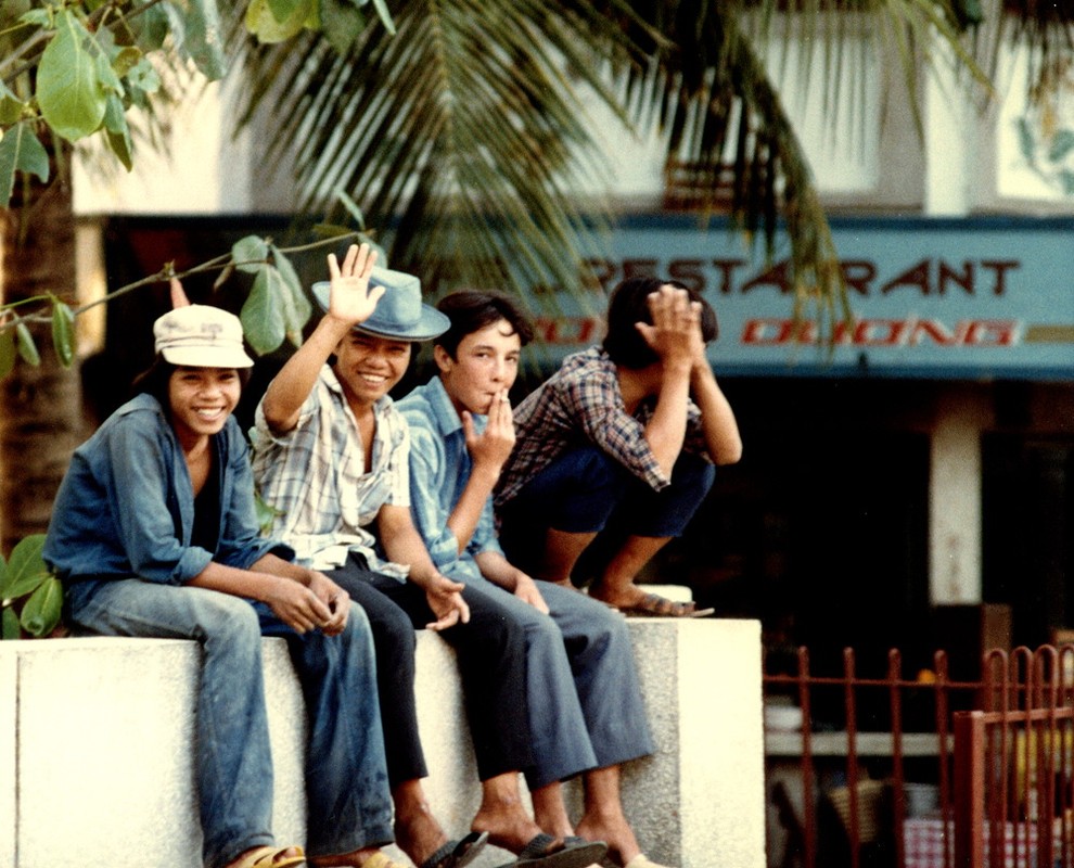 Gioi tre Vung Tau nam 1988 qua ong kinh pho nhay Tay-Hinh-2