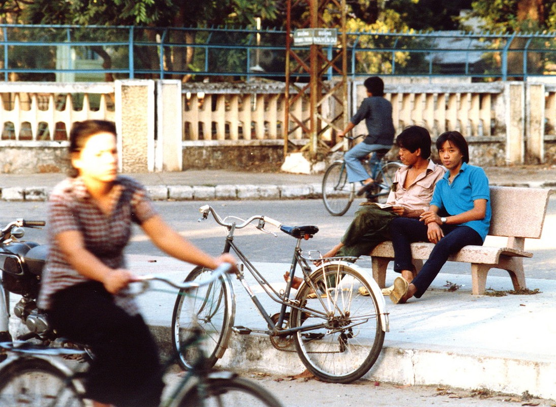 Gioi tre Vung Tau nam 1988 qua ong kinh pho nhay Tay-Hinh-5