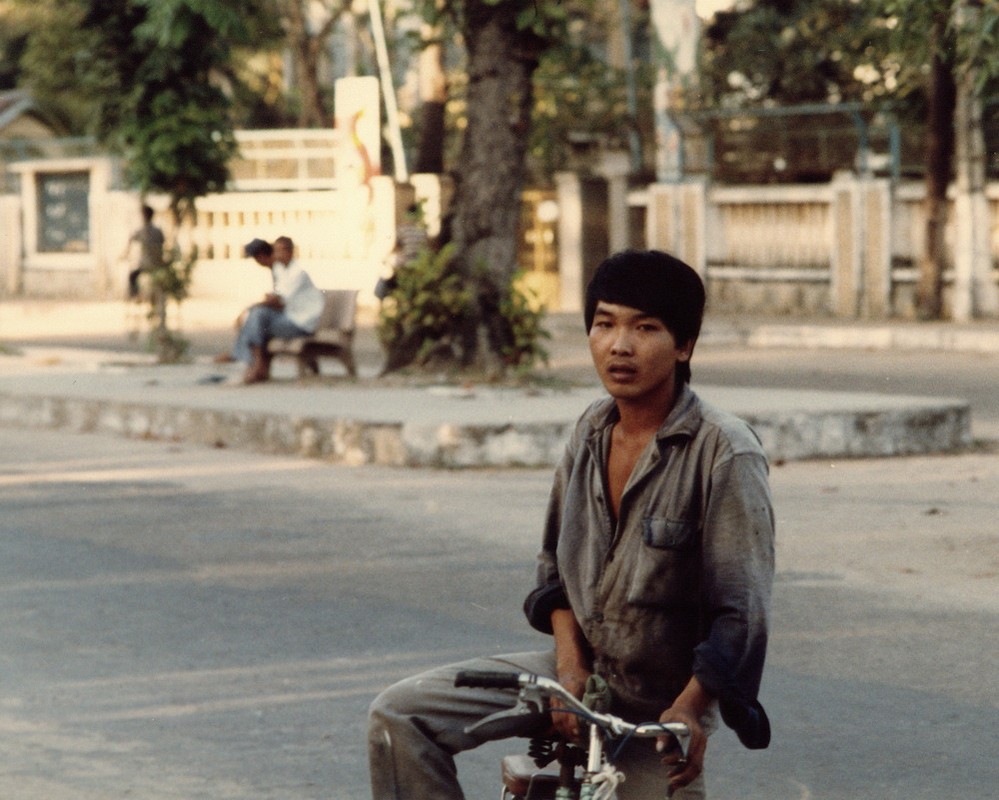Gioi tre Vung Tau nam 1988 qua ong kinh pho nhay Tay-Hinh-7