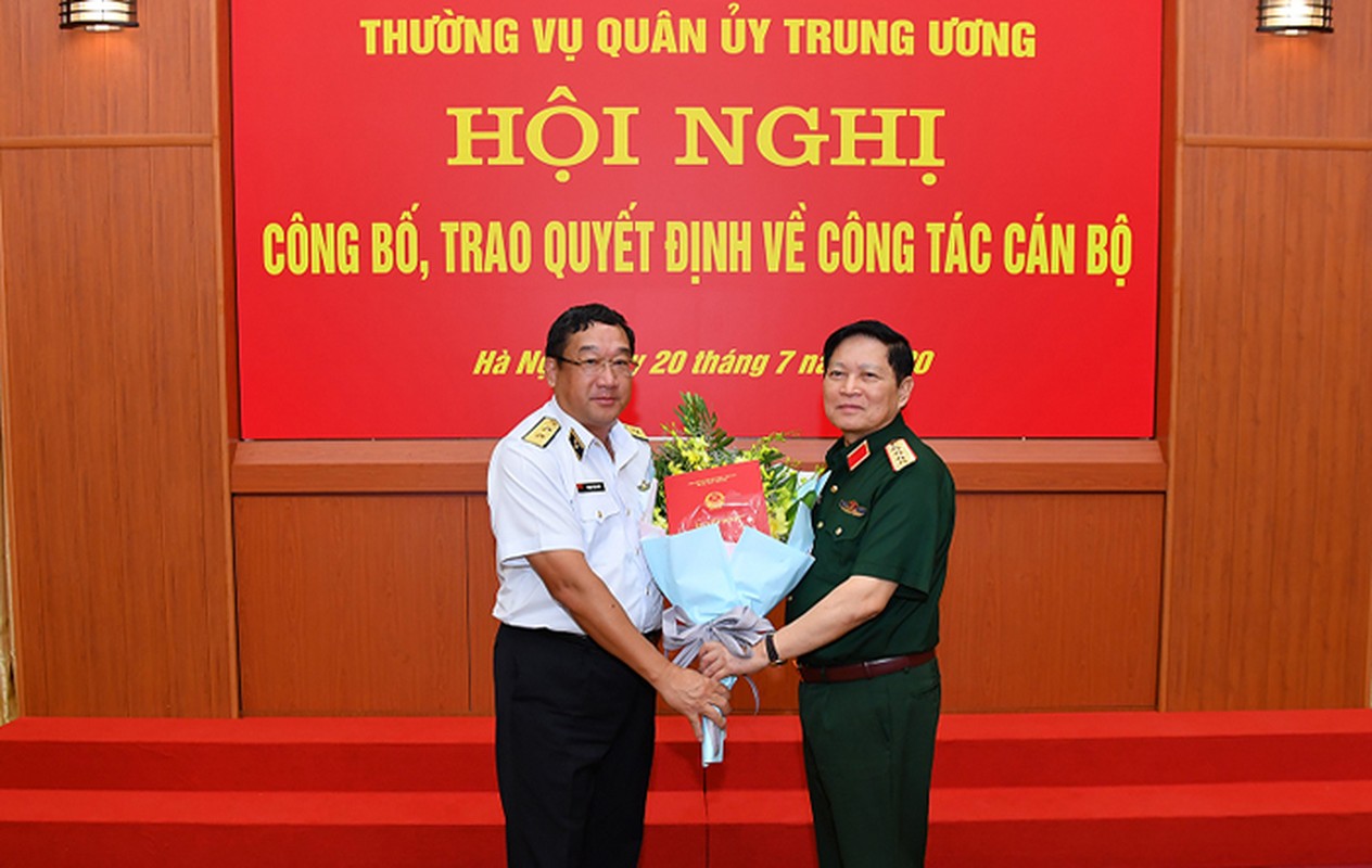 Xem binh nghiep cua ba tan Thu truong Bo Quoc phong-Hinh-4