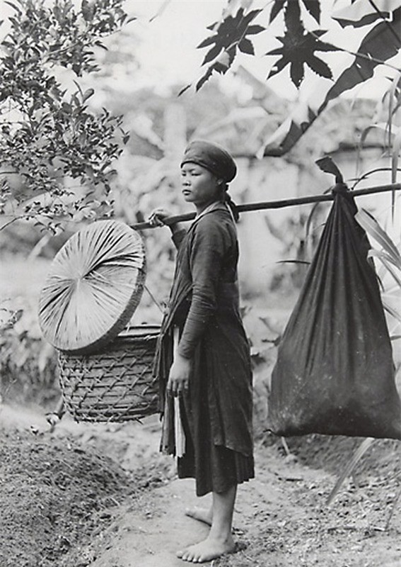 Hình ảnh tuyệt đẹp về phụ nữ Việt và đôi quang gánh
