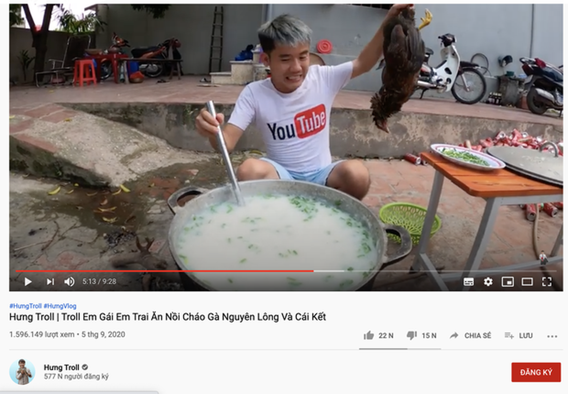 Con trai Ba Tan Vlog nau chao ga nguyen long: Tro lo cua cac Youtuber-Hinh-7