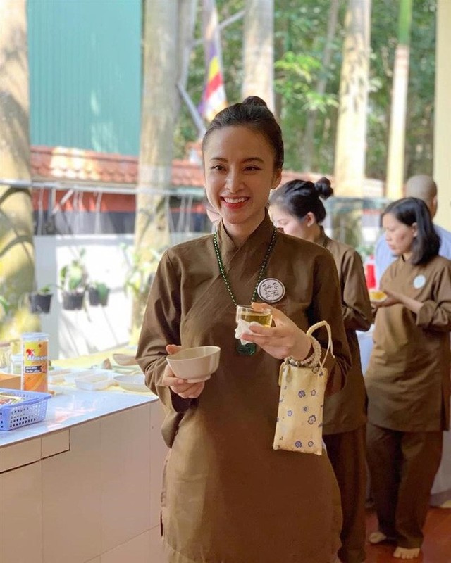 Angela Phuong Trinh khoe than thai nhu nu hoang, CDM khen het loi-Hinh-2