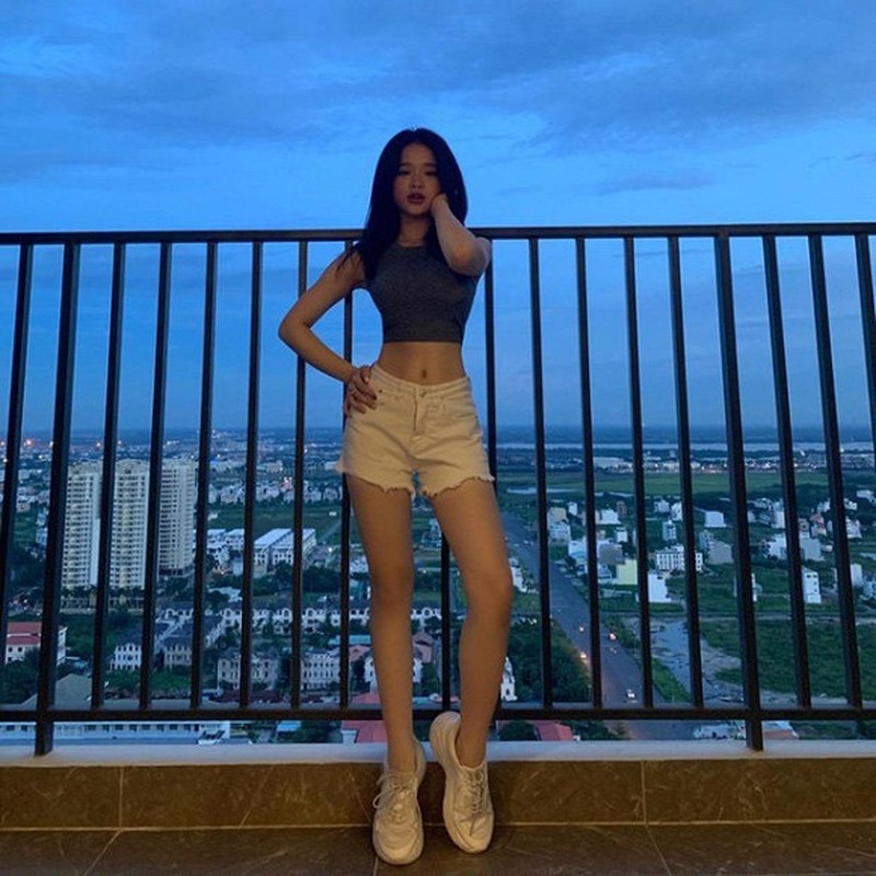 Lo chan dai qua dang, hot girl Linh Ka khien fan khiep via-Hinh-4
