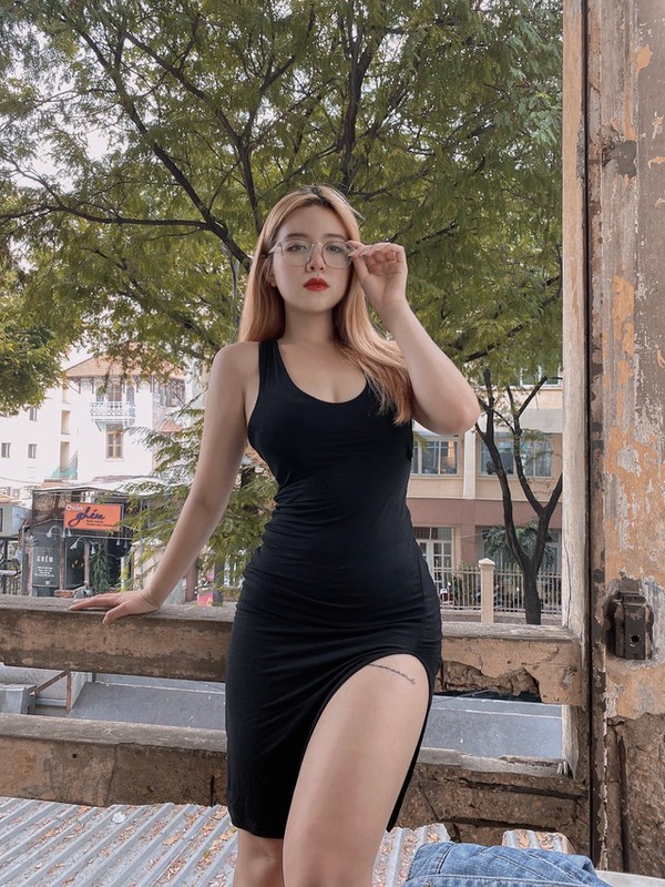 Hot girl Quang Ngai khong ngai theo duoi style quyen ru 
