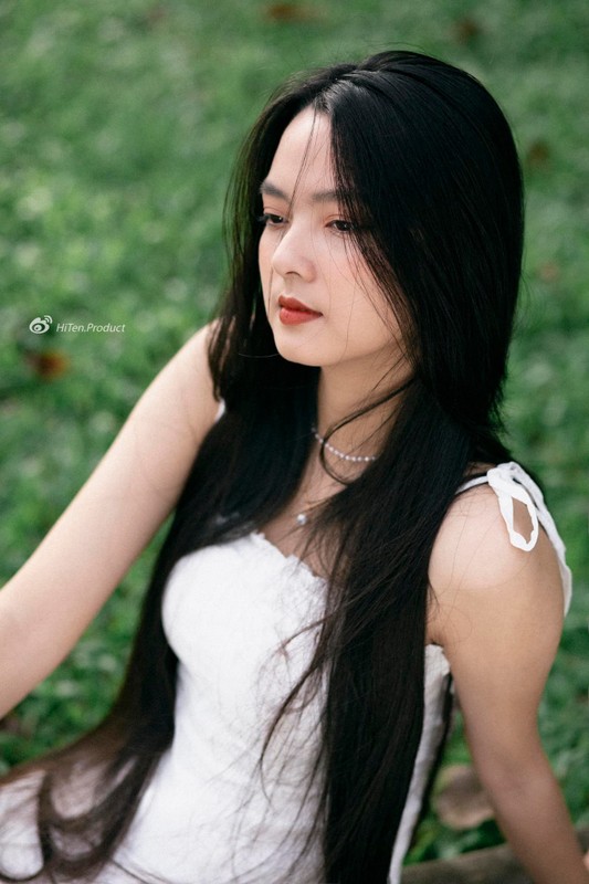 Hot girl Quang Nam gay an tuong netizen voi mai toc suon dai-Hinh-9