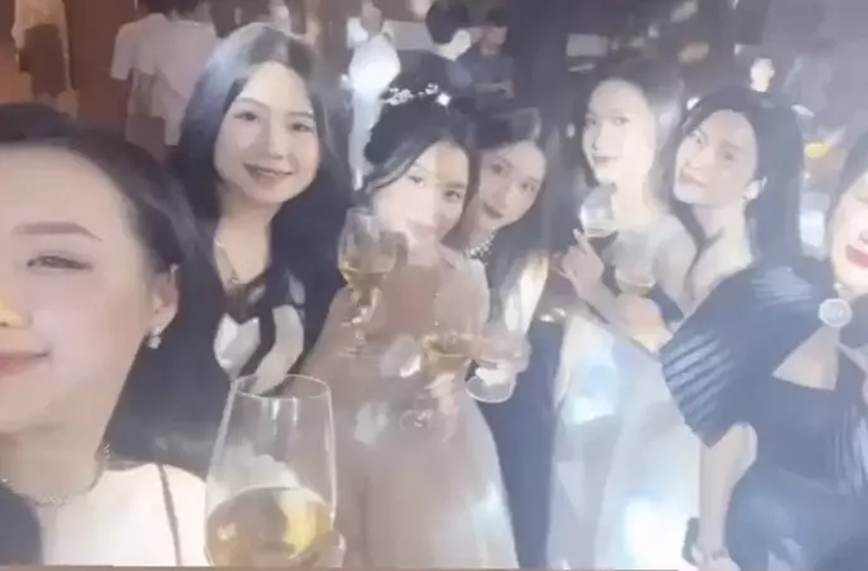 Đoàn Văn Hậu chạm mặt tình cũ, thái độ người trong cuộc ra sao? - Hình 10 Doan Van Hau cham mat tinh cu, thai do nguoi trong cuoc ra sao?-Hinh-10