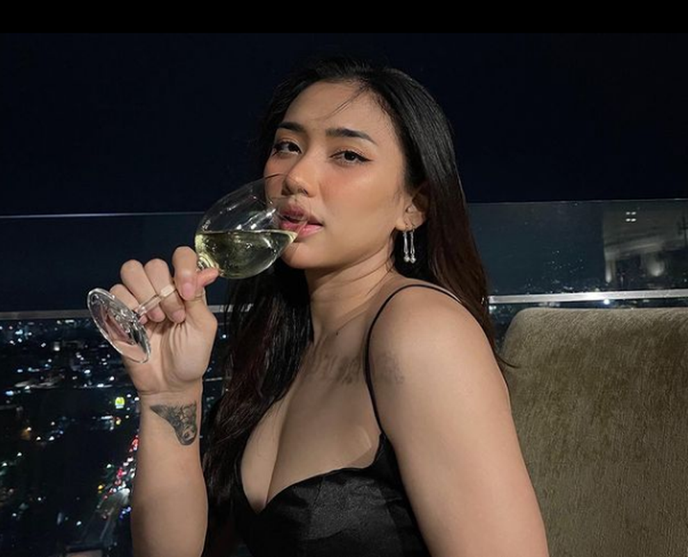 “Hot girl bong chuyen” Indonesia gay sot tai SEA Games 31 la ai?-Hinh-10