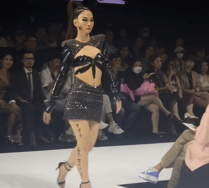 Le Bong tham du Thailand Fashion Week 2022, netizen kich liet phan doi-Hinh-6