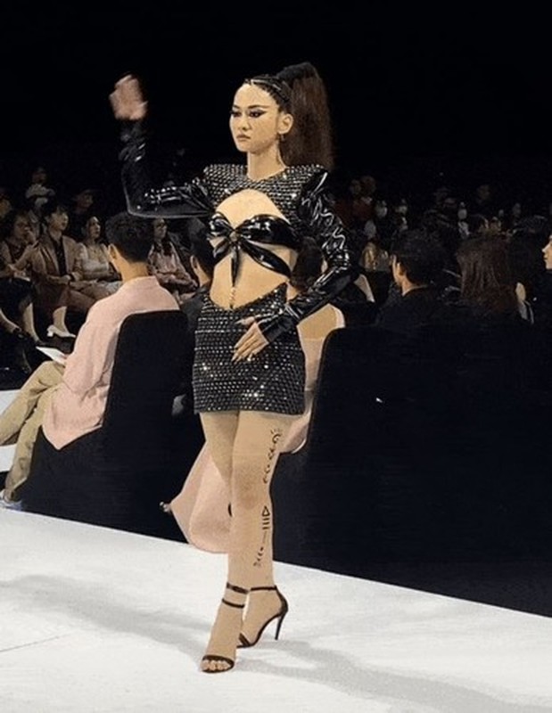 Le Bong tham du Thailand Fashion Week 2022, netizen kich liet phan doi-Hinh-8
