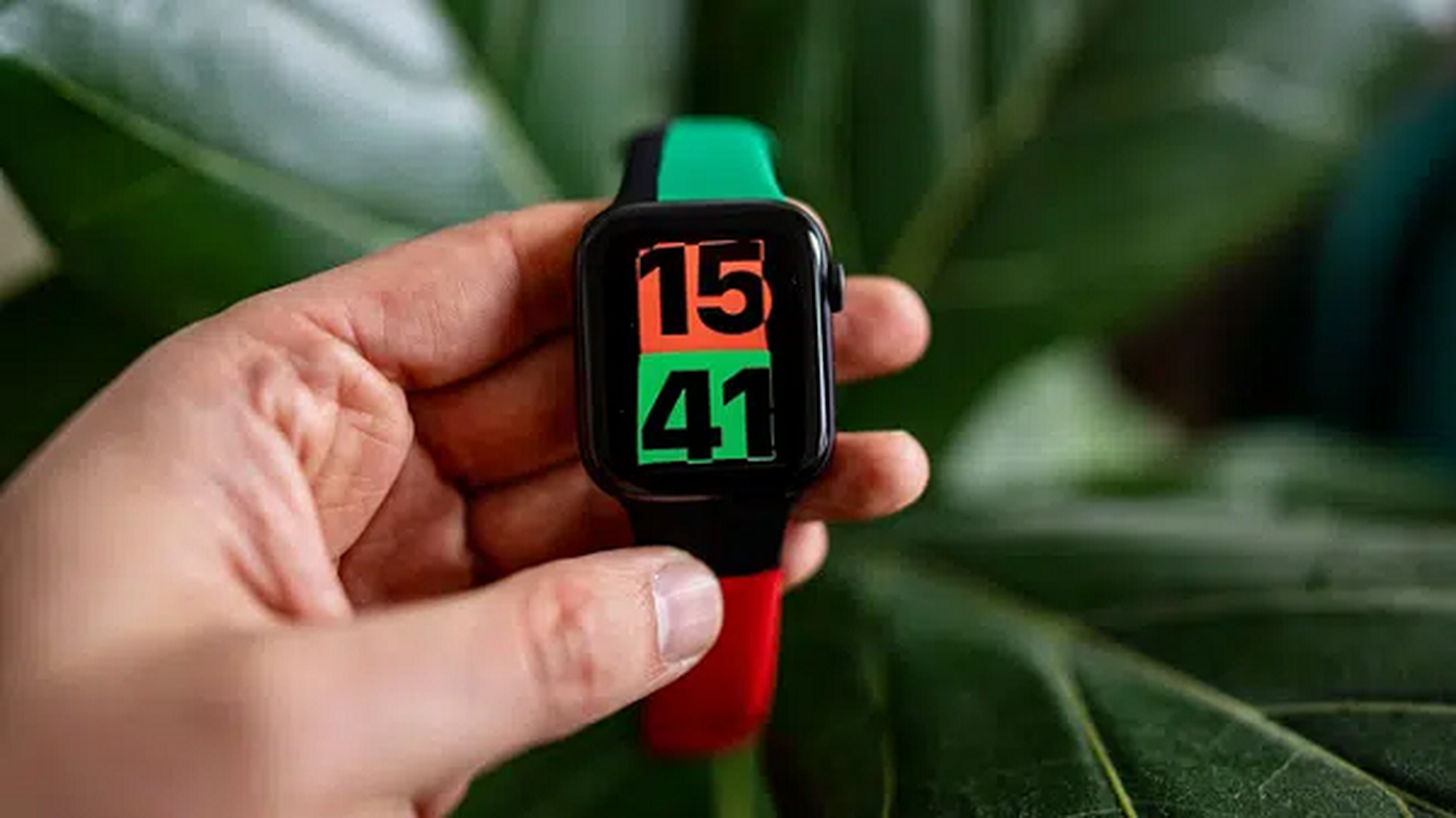 Apple Watch ra mat phien ban ket hop 3 mau vo cung doc la-Hinh-5