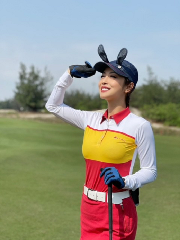 Golfer Ngoc Han van dep rang ngoi trong trang phuc khoe khoan-Hinh-11
