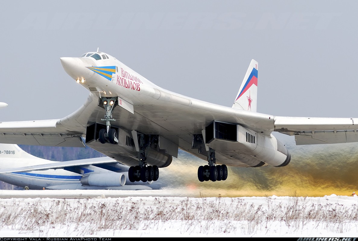 Xot xa so phan may bay Tu-160 bi xe thit o Ukraine trong qua khu-Hinh-11