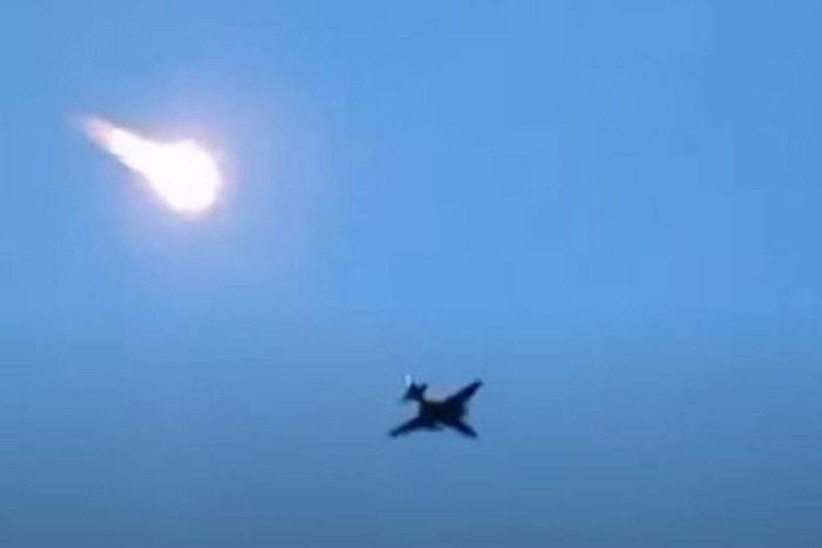 Azerbaijan xac nhan mot cuong kinh Su-25 bi Armenia ban ha-Hinh-2