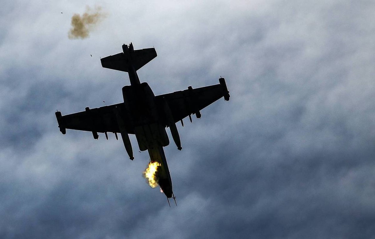 Azerbaijan xac nhan mot cuong kinh Su-25 bi Armenia ban ha