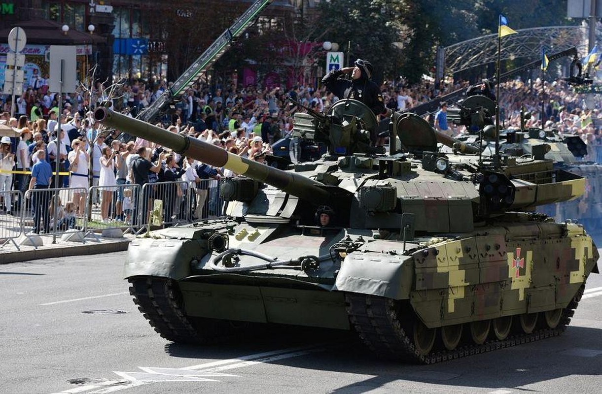 Ukraine tuyen bo nang cap T-64 len manh ngang... T-90 cua Nga-Hinh-14