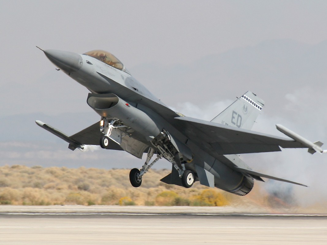 Israel ban tiem kich F-16 gia cuc re, chi nhinh 70 ty Dong moi chiec-Hinh-10