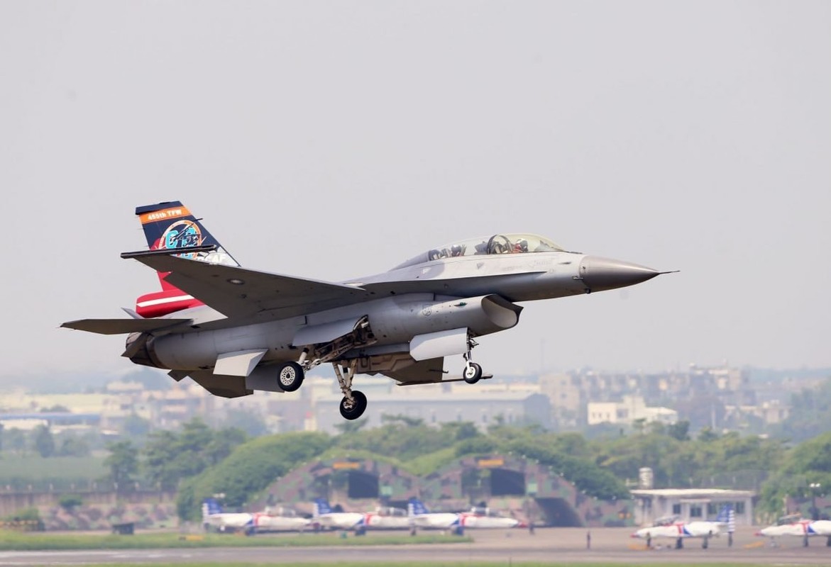 Israel ban tiem kich F-16 gia cuc re, chi nhinh 70 ty Dong moi chiec-Hinh-17