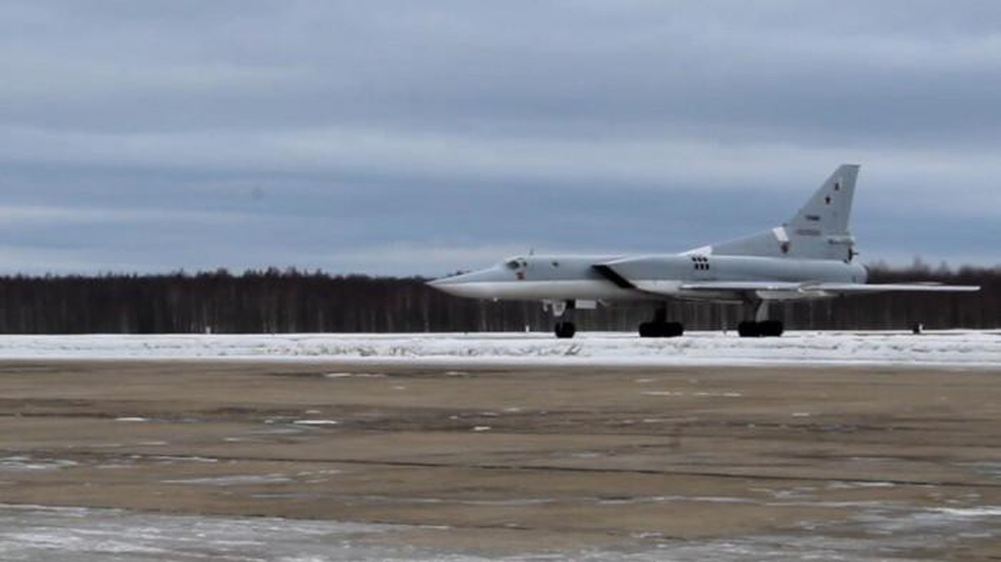 He thong cuu tro khan cap bat ngo khien 3 phi cong Tu-22M3 Nga vong mang-Hinh-13
