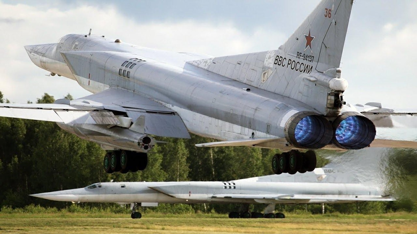 He thong cuu tro khan cap bat ngo khien 3 phi cong Tu-22M3 Nga vong mang-Hinh-6
