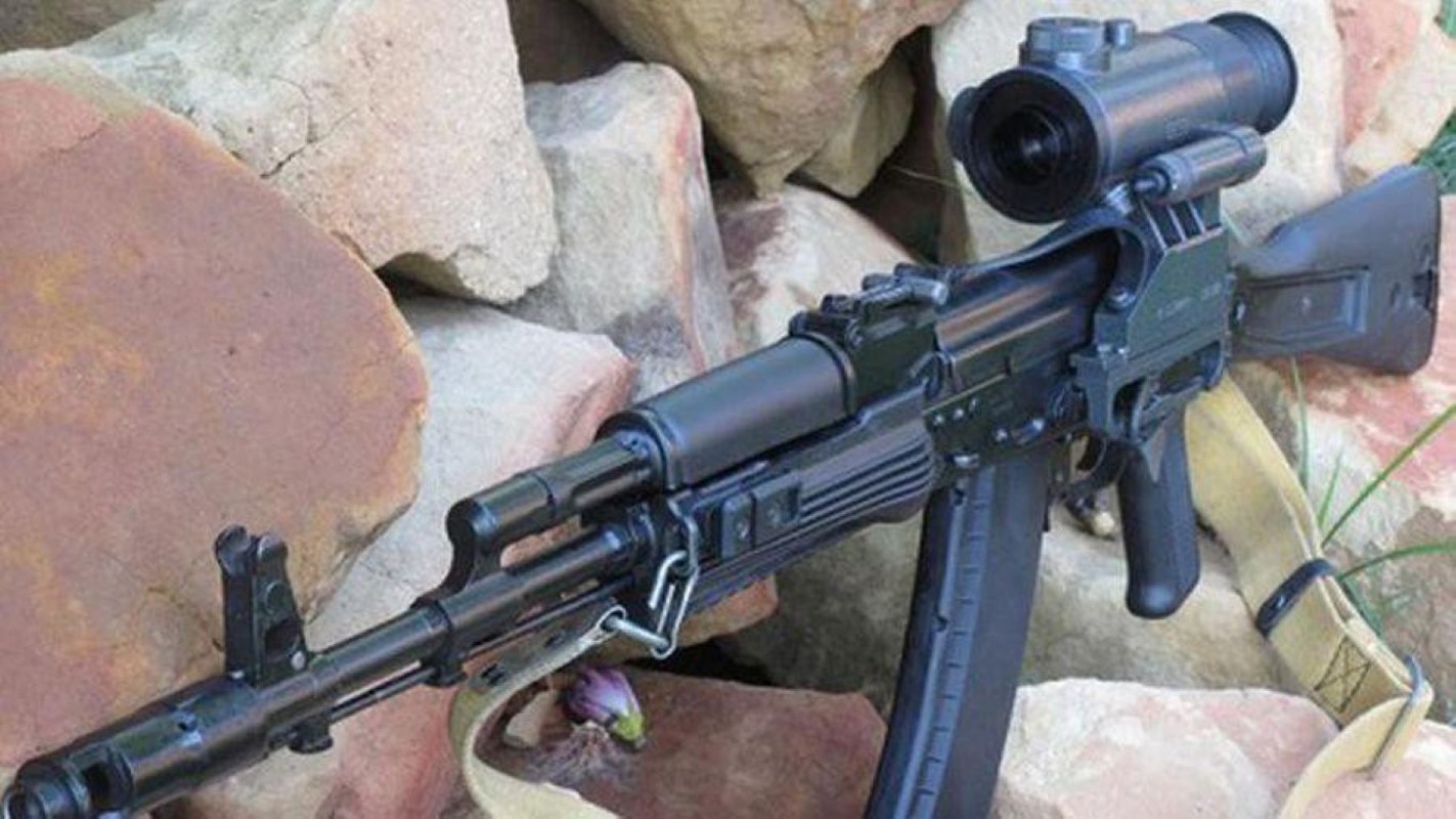 Ly khai Ukraine bat ngo co sung truong tan cong AK-103-Hinh-6