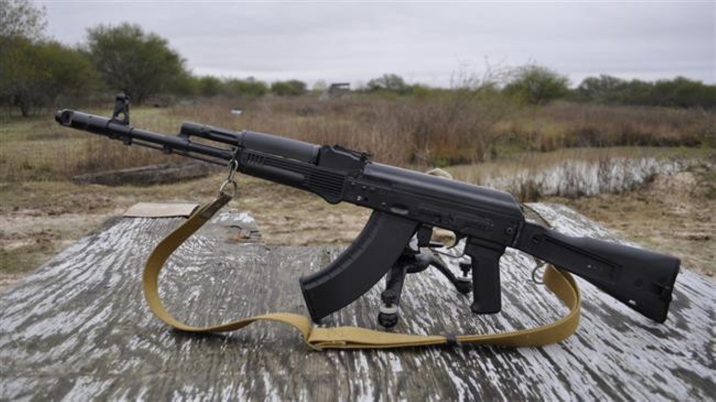 Ly khai Ukraine bat ngo co sung truong tan cong AK-103-Hinh-9