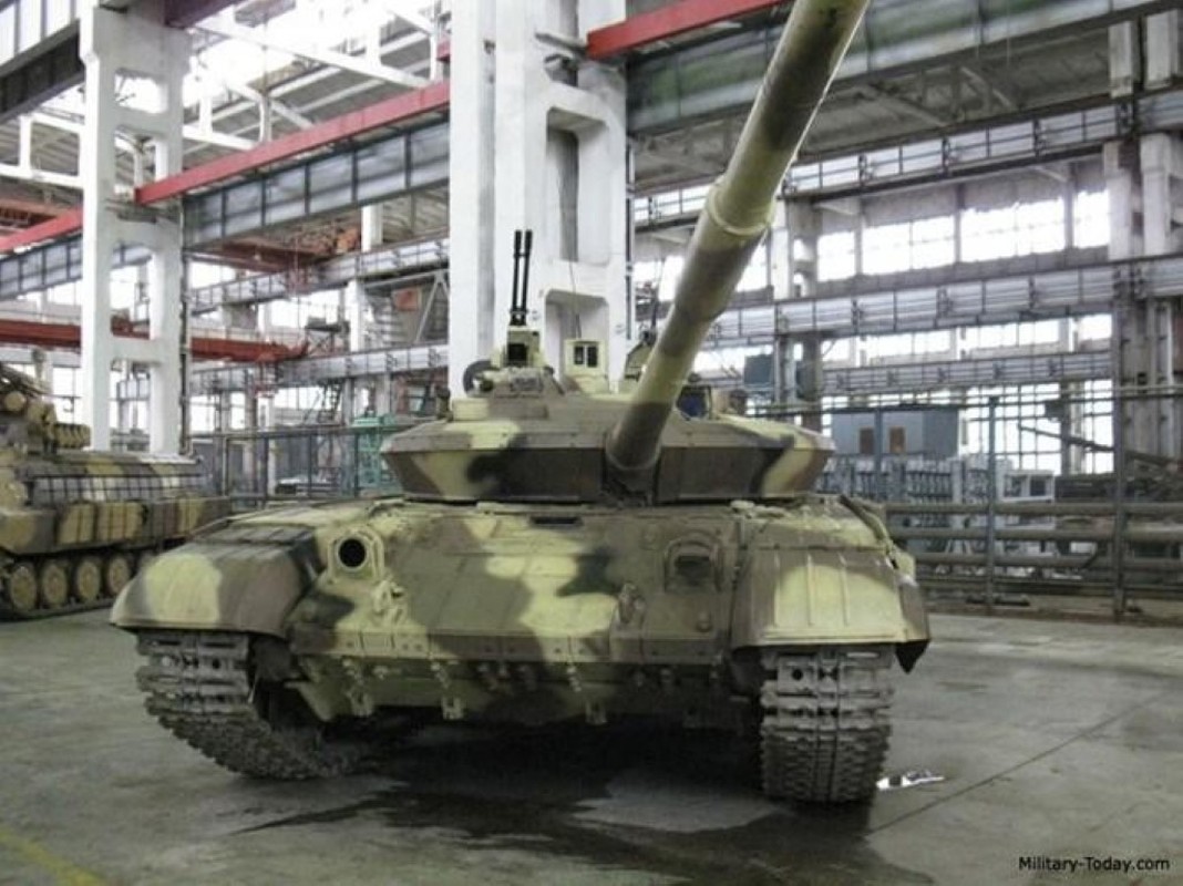Xe tang T-64E Ukraine thanh ke huy diet nho phao tu dong 2 nong cuc manh-Hinh-2