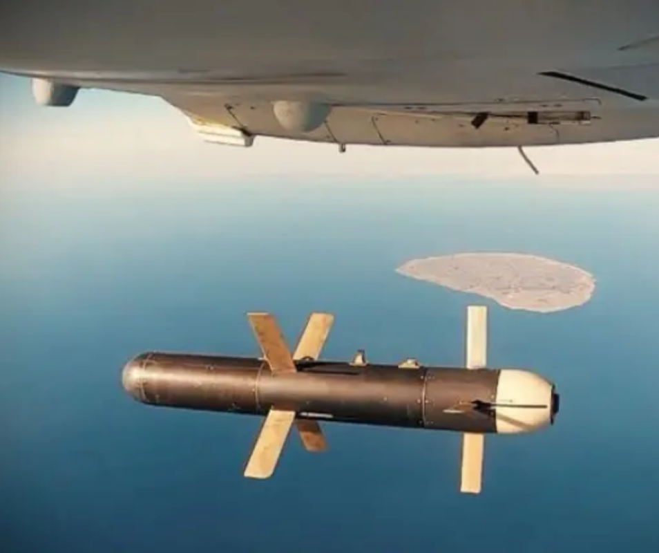 UAV Iran bay tren dau quay phim, tau san bay My khong hay biet-Hinh-12
