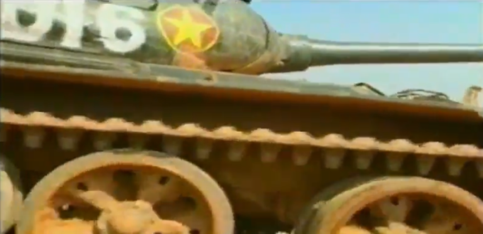 Mau xe tang T-54 doc nhat vo nhi Viet Nam dang so huu-Hinh-3