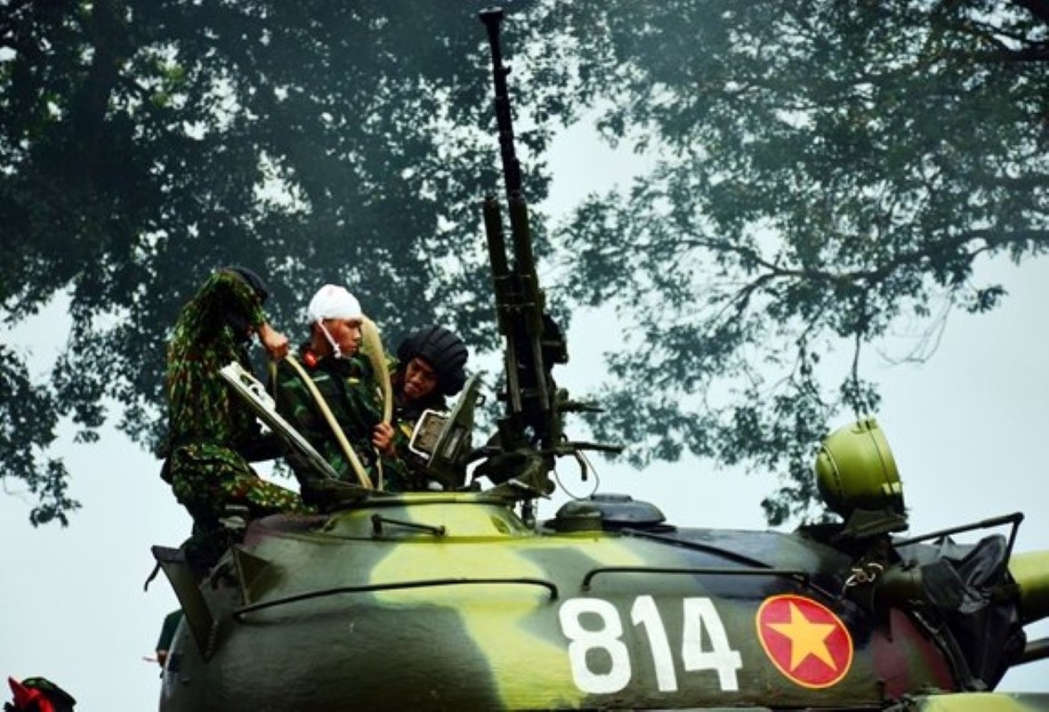 Mau xe tang T-54 doc nhat vo nhi Viet Nam dang so huu-Hinh-5