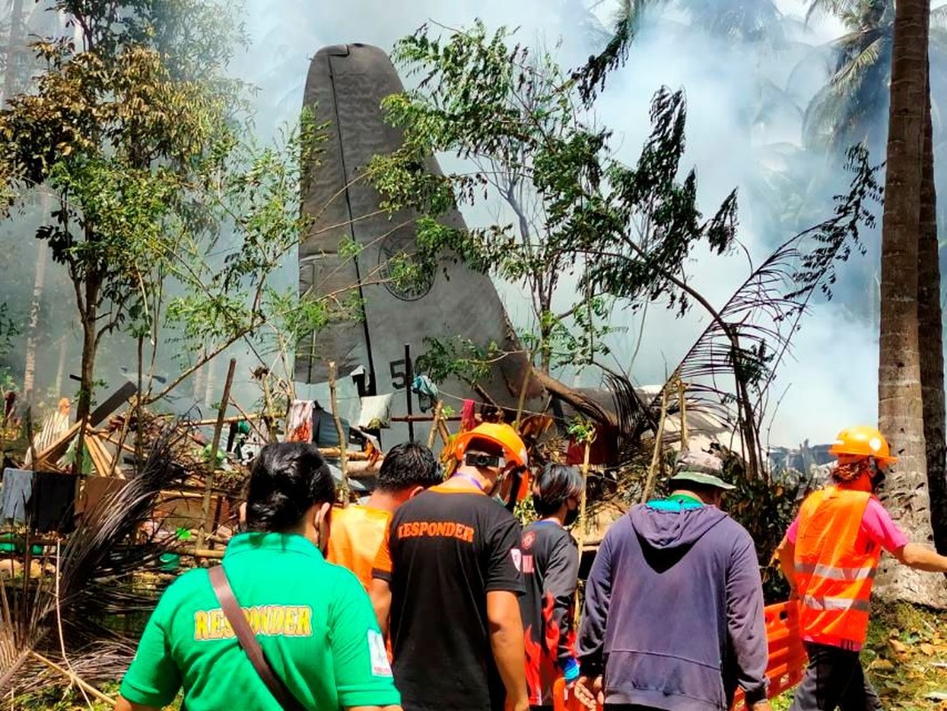 Tai nạn C-130 ở Philippines: Nhiều người nhảy ra trước khi máy ba