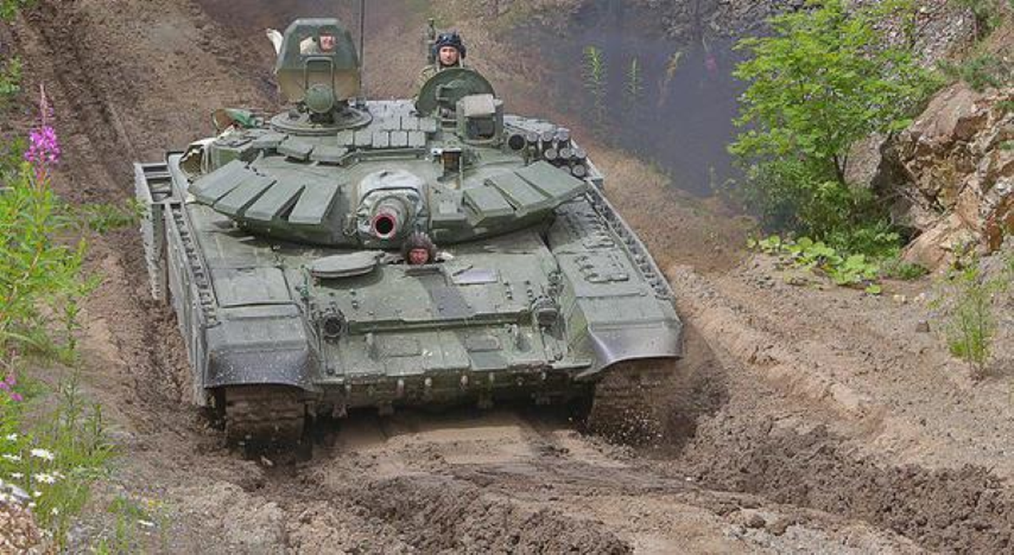 Xe tang T-64BM Bulat cua Ukraine doi dau voi T-72B3 cua phe ly khai-Hinh-3