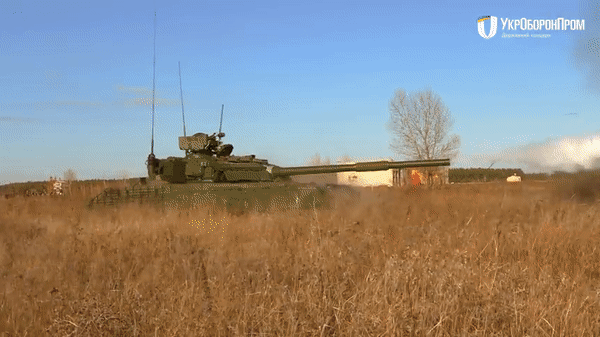 Xe tang chi huy T-64BVK nang cap sau cua Ukraine vuot troi T-90K Nga?-Hinh-4