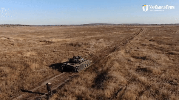 Xe tang chi huy T-64BVK nang cap sau cua Ukraine vuot troi T-90K Nga?-Hinh-5